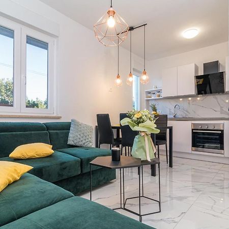 Three Waves Apartment New Pula Exterior photo